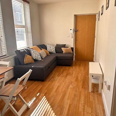 2 Bedroom Apartment In Se13 Londra Esterno foto
