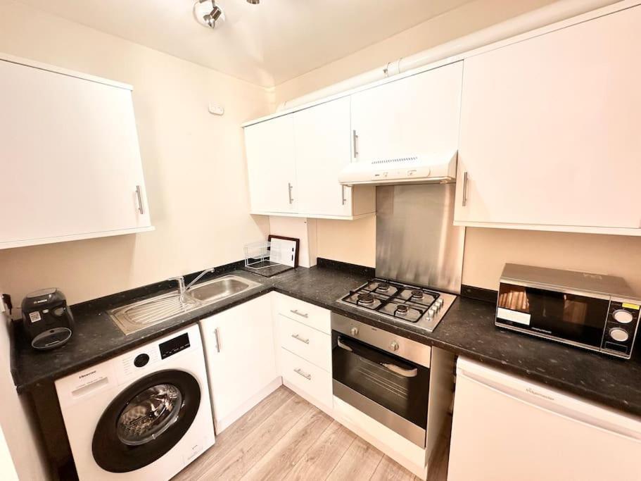 2 Bedroom Apartment In Se13 Londra Esterno foto