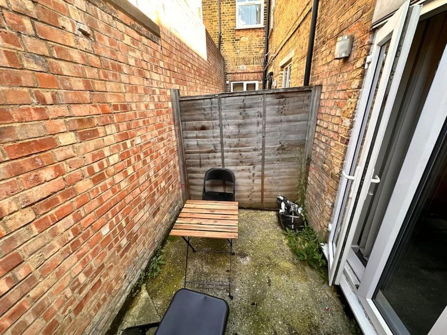 2 Bedroom Apartment In Se13 Londra Esterno foto