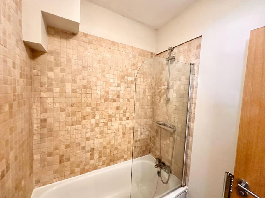 2 Bedroom Apartment In Se13 Londra Esterno foto
