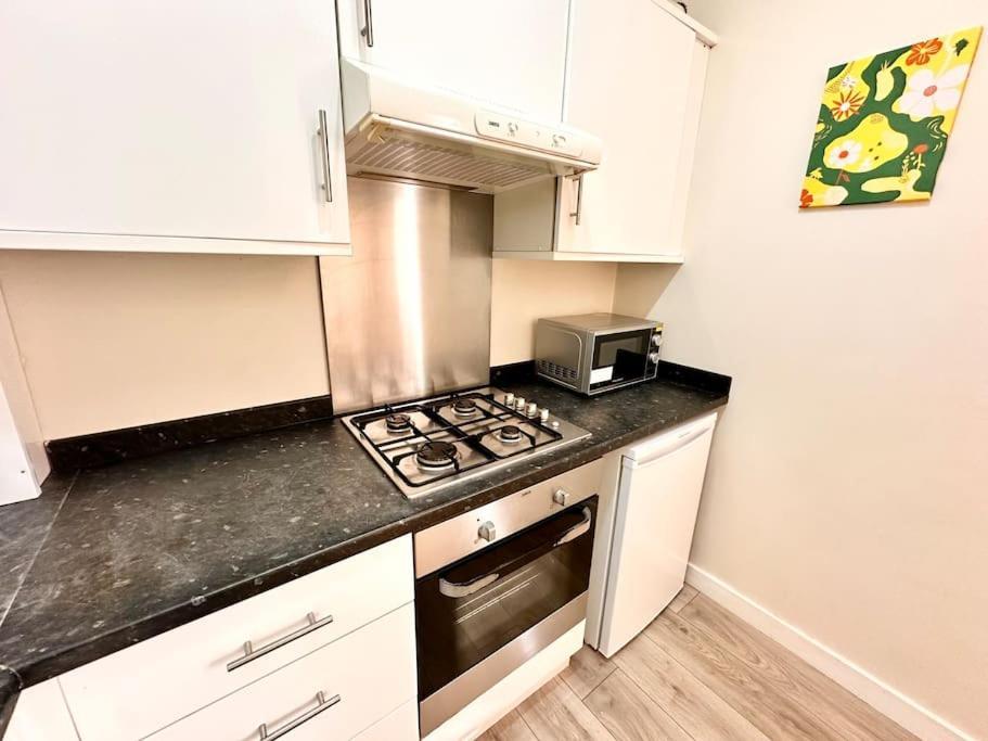 2 Bedroom Apartment In Se13 Londra Esterno foto