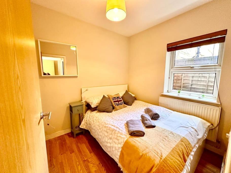 2 Bedroom Apartment In Se13 Londra Esterno foto