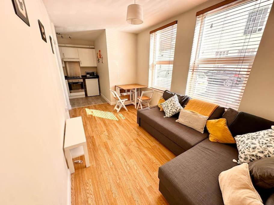 2 Bedroom Apartment In Se13 Londra Esterno foto