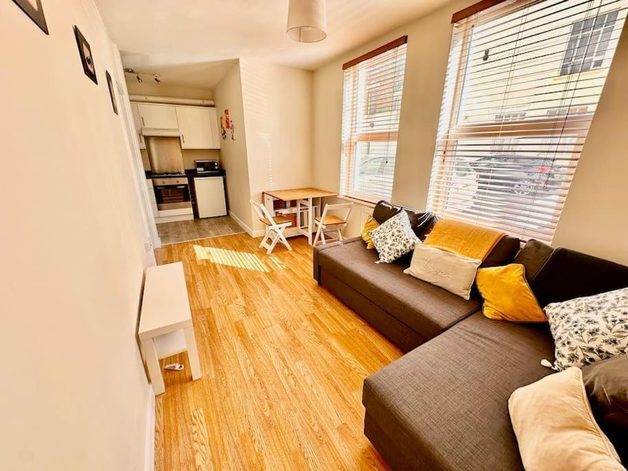 2 Bedroom Apartment In Se13 Londra Esterno foto
